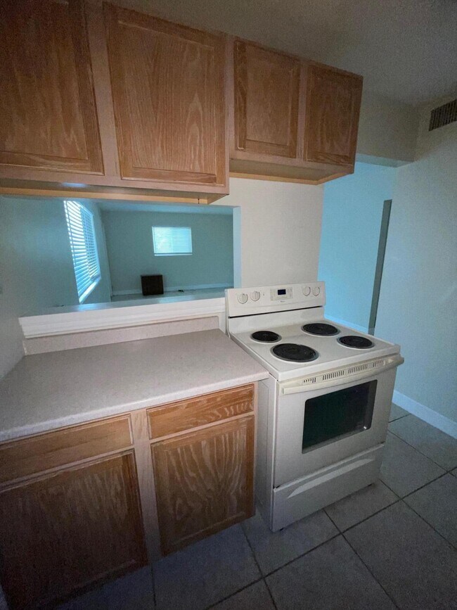 Building Photo - 801 Lighthouse Dr