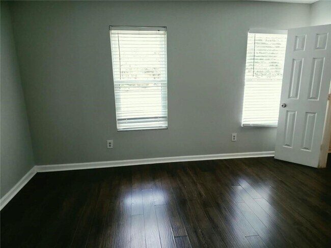 Building Photo - 1221 Oak Forest Ct SW