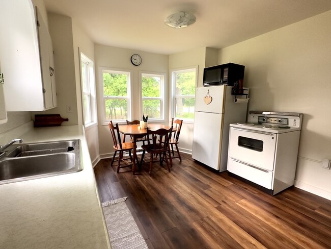 Building Photo - 962 County Rd 440