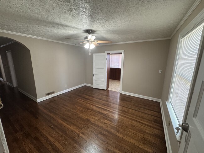 Building Photo - 111 E Screven St