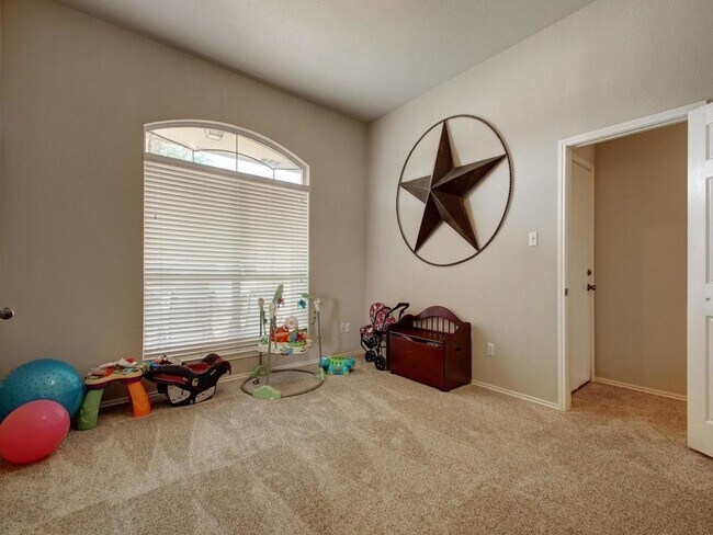 Building Photo - 4101 Pebble Ridge Cove