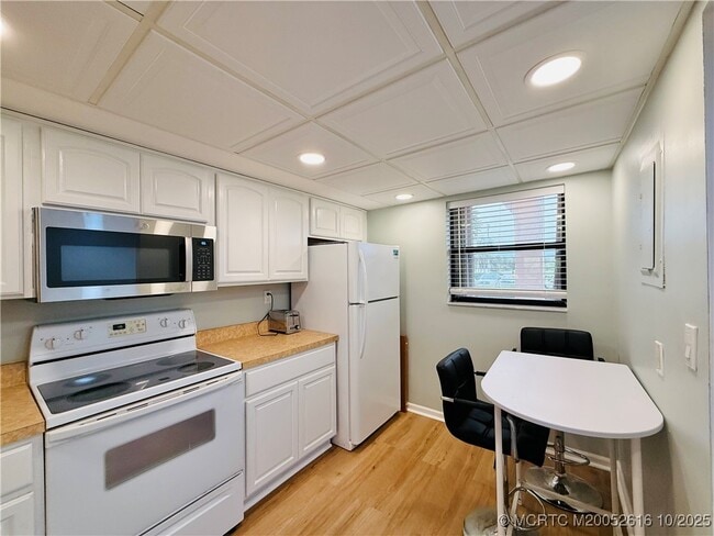 Building Photo - 9490 S Ocean Dr