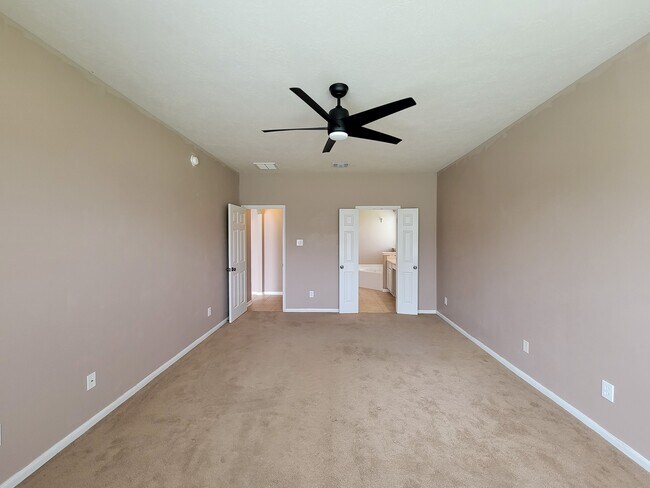 Building Photo - 819 Arlington Ln