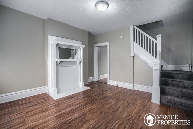 Building Photo - Charming 2BR on Lane and Indiana