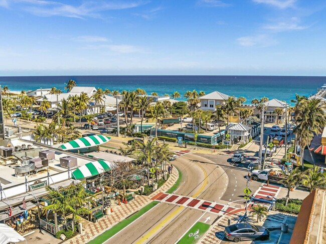 Building Photo - 1537 E Hillsboro Blvd