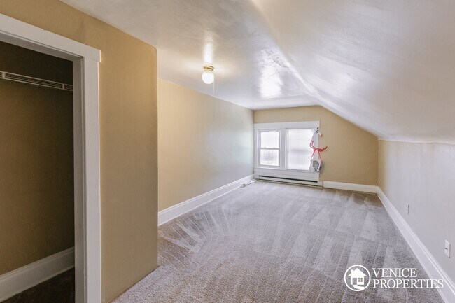 Building Photo - 4 Bedroom on OSU Campus