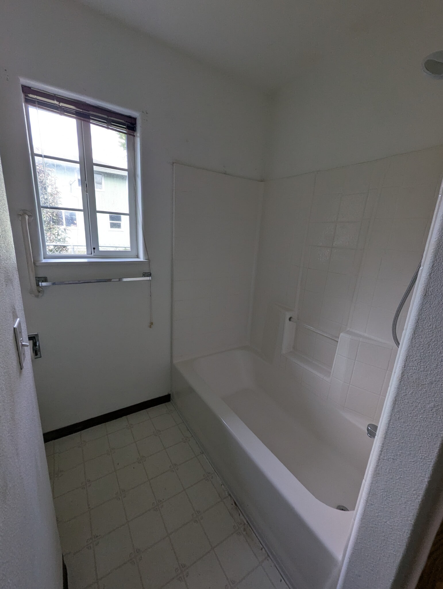 Building Photo - 909 Madrona Ave