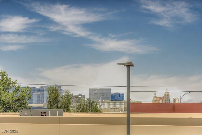 Building Photo - 5990 Viscaya Grv St