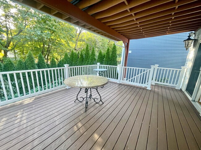 Building Photo - 18 Willow Wood Ct