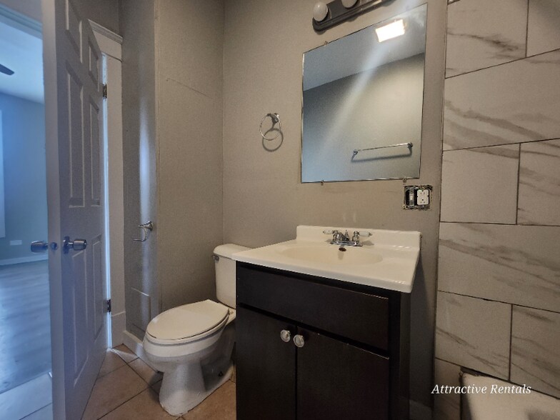 Building Photo - 90 W 80th St