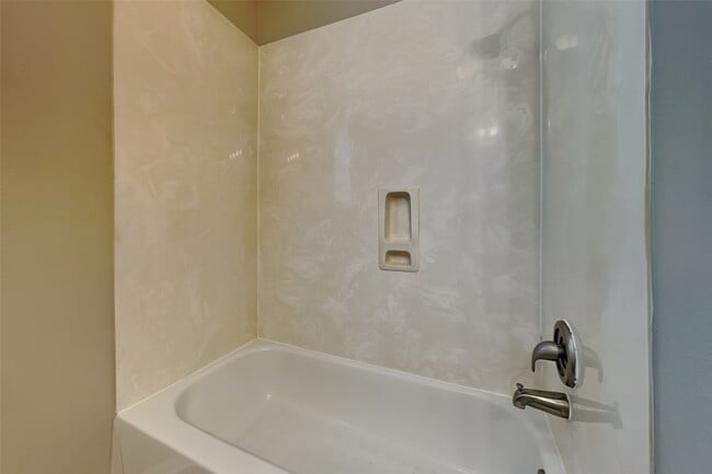 Building Photo - 10 Prairie Oak Dr