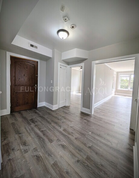 Building Photo - 6300 N Oakley Ave