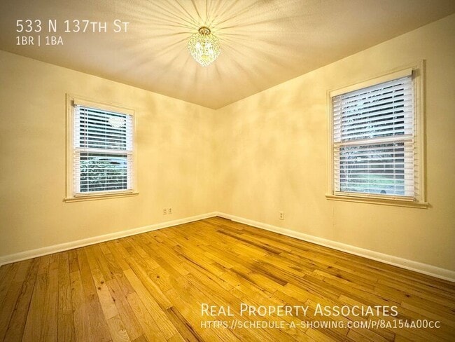 Building Photo - 533 N 137th St