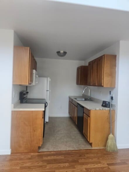 Building Photo - 735 Chenois Ave NE