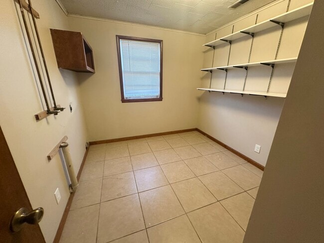 Building Photo - Charming 2 bed, 1 bath ranch home