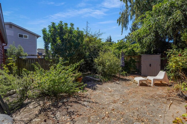 Building Photo - Vibrant Seattle Home