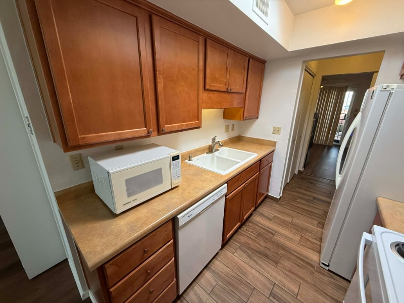 Building Photo - 348 W Via Del Heroe