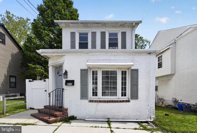 Building Photo - 475 Old Elm St