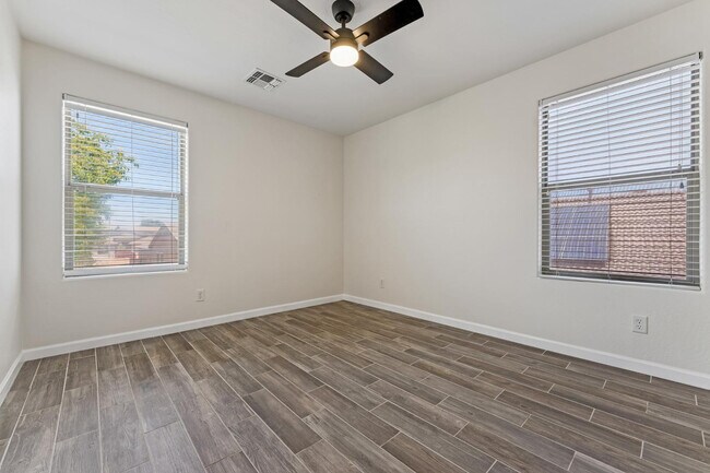 Building Photo - 18024 W Maui Ln