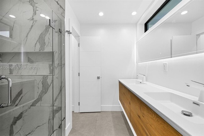 Building Photo - 8871 SW 28th St