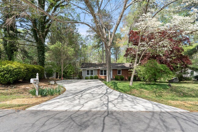 Building Photo - Ranch Three Bedrooms with Fenced in Yard Available April - Move in Ready!