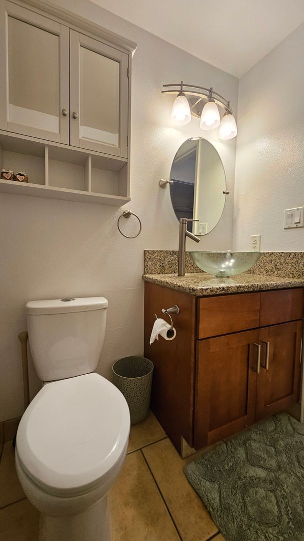 Building Photo - Turned key fully furnished 3 bedroom in Ki...