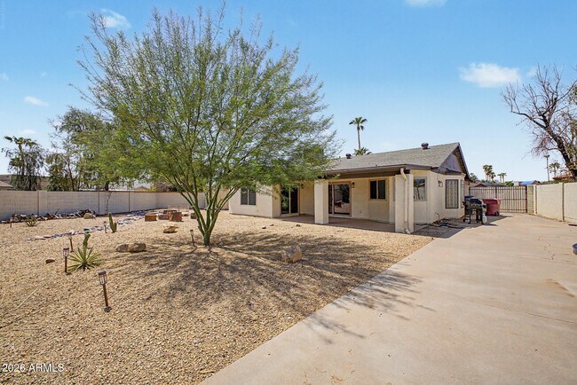 Building Photo - 907 N 85th Pl