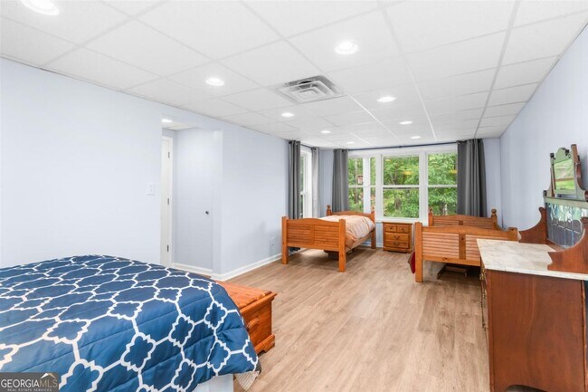 Building Photo - 1060 Old Rock Rd