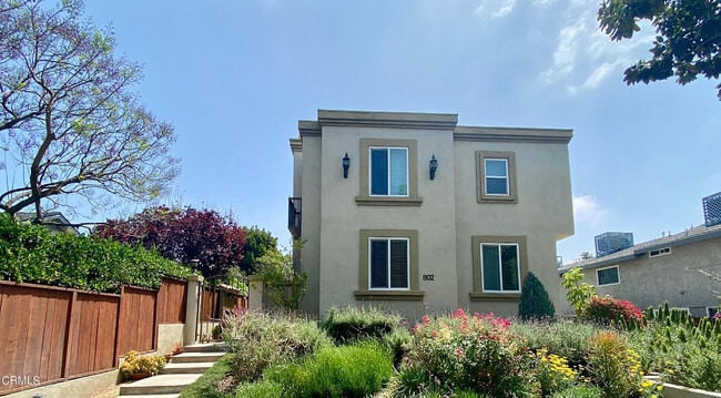 Building Photo - 802 Magnolia Ave