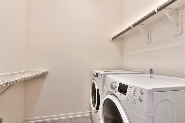 Building Photo - 163 Axlewood Ct