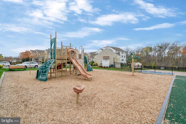 Building Photo - 6340 Walking Ln