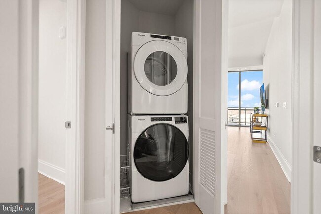 Building Photo - 7887 Jones Branch Dr