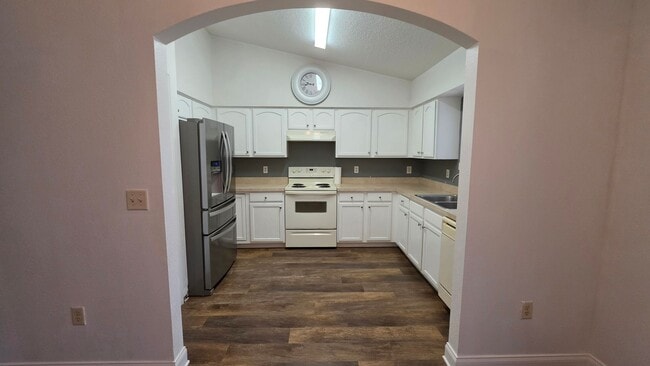 Building Photo - 3 Bed, 2 Bath, 2 Car garage in The Groves at Baytree Community