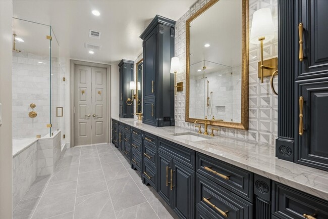 Building Photo - 1717 Bissonnet St