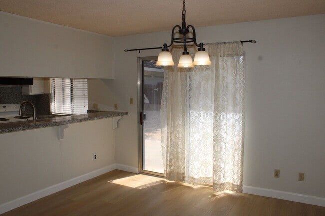 Building Photo - 6351 Chapel View Ln