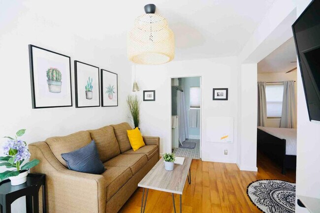 Building Photo - 3270 Cedar St