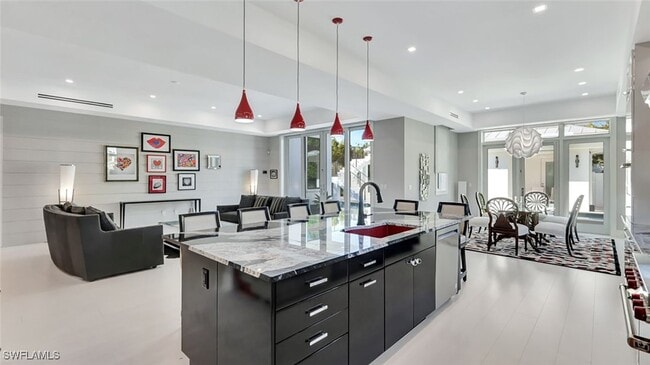 Building Photo - 739 5th Ave N