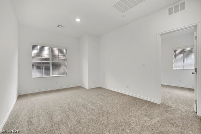 Building Photo - 600 N Carriage Hill Dr
