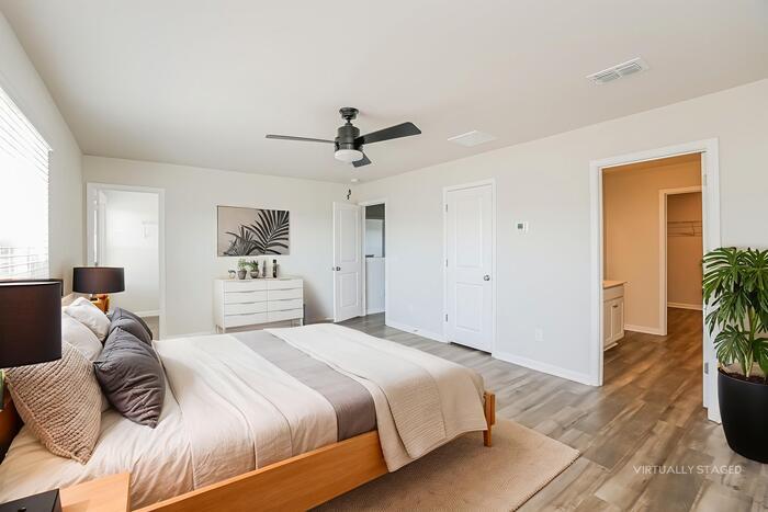 Building Photo - 467 Navona Dr