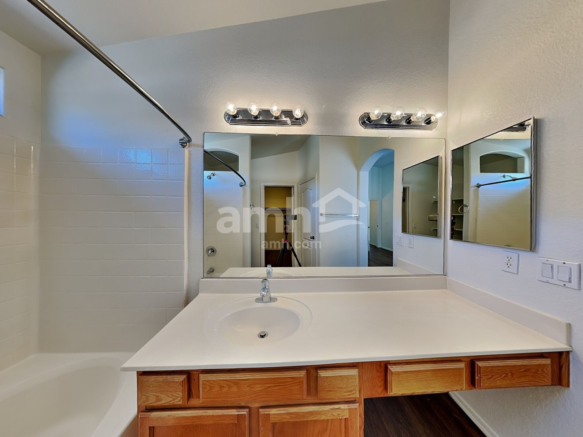 Building Photo - 5718 W Orchid Ln