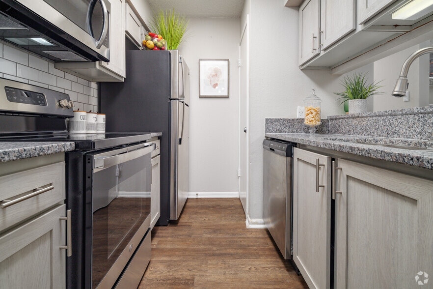 2BR, 2BA - 1036SF Kitchen - Seville Apartments
