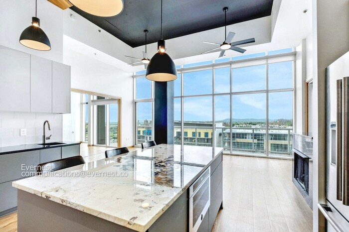 Building Photo - 1154 Division St