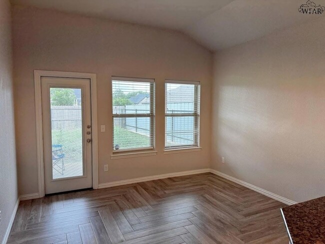 Building Photo - 301 Mariners Wy