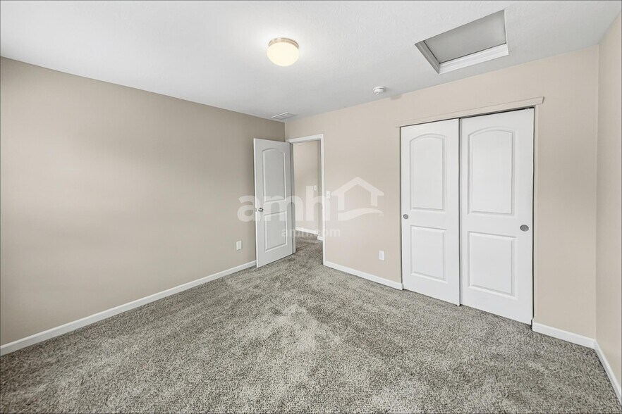 Building Photo - 7266 Rondeau Dr