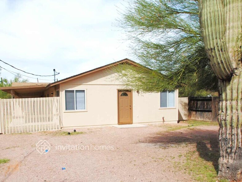 Building Photo - 134 S Main Dr