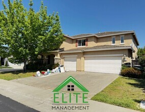 Building Photo - **Charming 4-Bed, 3-Bath Home in Prime Ros...