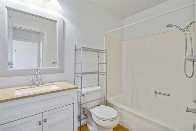 Building Photo - 1313 Southport Dr