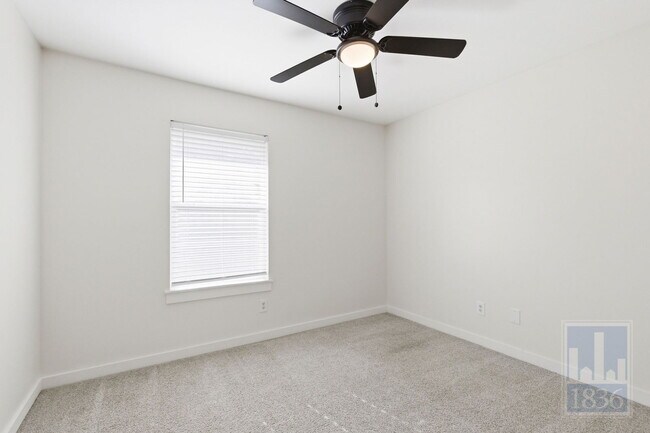 Building Photo - 1308 Southport Dr