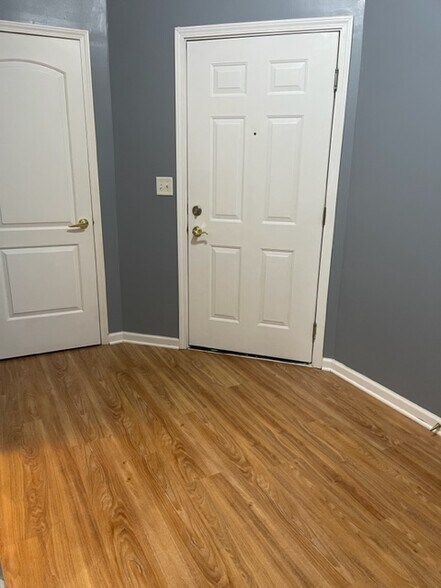 Entrance - 729 Spring Valley Dr