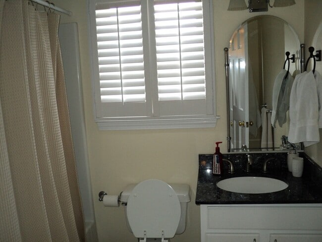 Building Photo - 40 Tisdale Dr